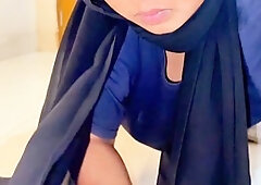 Curvy Muslim stepmom Anippe gets stuck on the tea table and craves a stranger's big cock