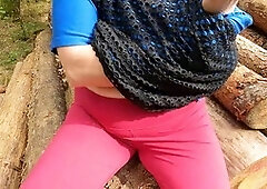 Pussy slapping, showing