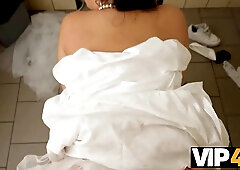 Vip4k. being locked in the shower, Sexy Bride doesnt lose time and seduces random dude
