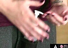 Suggested by her best friend, Brandi Love gets an appointment with the unconventional masseuse Alison Tyler to fully relieve her stress, but end up ta