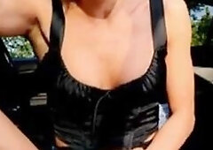 Bunny squirt sur le parking