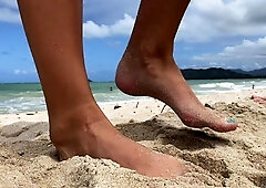 Amateur girlfriend fingered and rammed outdoors at the beach