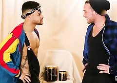 90s-themed gay fuck scene with Derek Reed and Beaux Banks