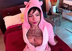 Hot brunette close up pussy masturbation on cam