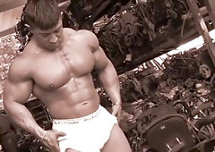 Daryl Gee - muscle worship