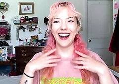 Lilredvelvettt shows off her long hair with a funny face tutorial