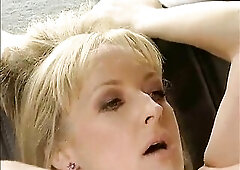 A cab ride with 3 hawt ladies!