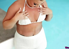 Irish Essie - Voluptuous Irich Essie Flashed Her Big Boobs While In The Pool