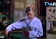 Jennifer Aniston Sexy Scene  in Friends