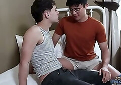 Nerdy Twunk fulfills stepbro's fantasy