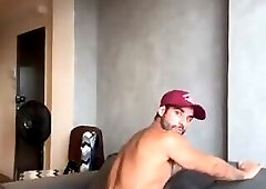 Macho fudedor delicioso socando pica