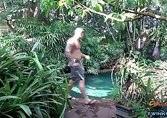 Immense beefstick twunk condom-free with money-shot