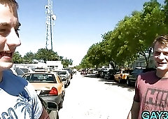 Muscle hunk gets pounded