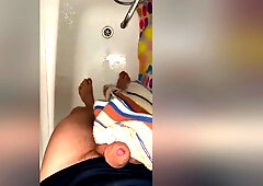 Im Peeing In The College Shower