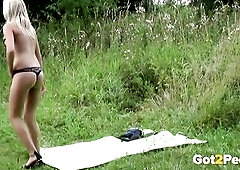 U'll love to wtach this golden-haired sweetheart feel the need for a urinate during her sunbathing session! See as that babe squats in the grass 