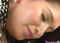 Anally toying solo tranny