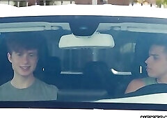 Cody Viper and Evan Knoxx explores each other's hole