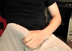 Amateur Twink Masturbates on Webcam12
