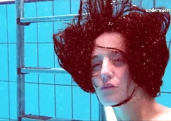 Piyavka Chehova swims nude in the pool and undresses