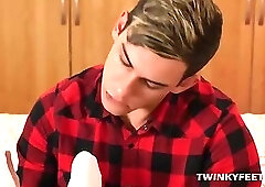 homo lad Sucks His Boyfriends Toes Then His rod.