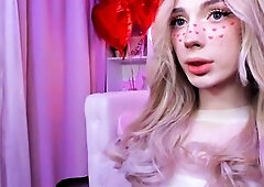 Transsexual Thrashing Her Butt On Webcam