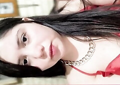 POV: la novia infiel de tu amigo te hace vídeollamada caliente.