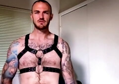 Dominant stud Christian Wilde shows off with a big ass handjob