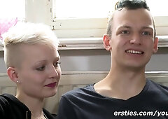 Echtes Paar zeigt wie sie Sex haben ! Gefilmt bei Ersties