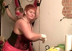 Plumper, close-up, gloves