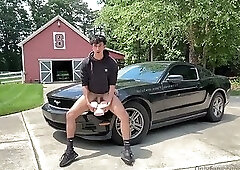 Puerto Rican Man jerking off on the outside
