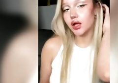 Hawt blond with a ideal butt❤