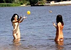 Nude beach girl secretly filmed enjoying herself on the beach