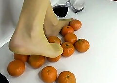 I crush tangerines in nylon nylons