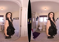 Brunette amateur webcam babe pleases pussy