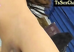 thin t girl jaks her pecker on cam