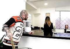 PUTA COLOMBIANA SE DEJA FOLLAR POR EL MARIDO DE SU MEJOR AMIGA - KARINA MILLER