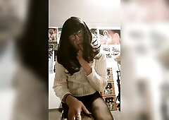 Hot T-girl Tamara likes music.Stay with her and u will have a marvelous experience...