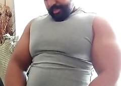 Thick bearded daddy takes it and cums