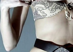I love to disrobe and rub my cunt and squirt squirt squirt ...
