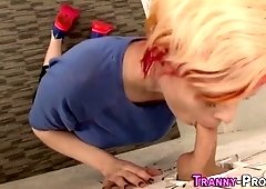 Buxom tranny pounds pussy