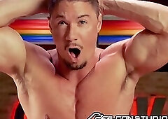 SEXY STRIPPERS FUCKS ON STAGE