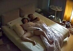 酒店收藏级呆萌眼镜女化完妆变高冷旗袍女神让男友爽干2