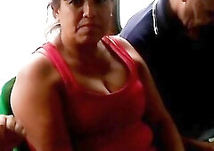 LAS TETAS EN EL CAMION DE UNA MADURA