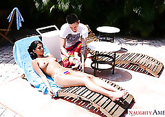 Sunbathing babe is all lubed and she is ready for some oral petting outdoors