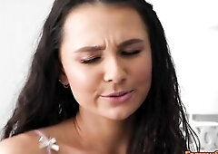 Alex Mack pulls up outside Liz Jordans abode merely to discover Lizs stepmom McKenzie Lee watering the plants In Advance Of this guy can go inside how