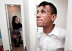 Alt angel Yhivi is getting willing for work when her nerdy landlord Jordi stops by to check on a ooze in her bath. Yhivi teases him about working also