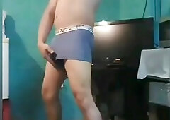 Jesus en boxer jalandose el pene avienta semen episodio 3