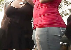 4 cuties meet at a mall