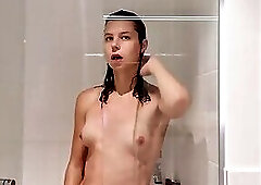So Sexy Masturbating in the Shower