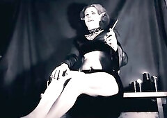 Vintage vampire domme